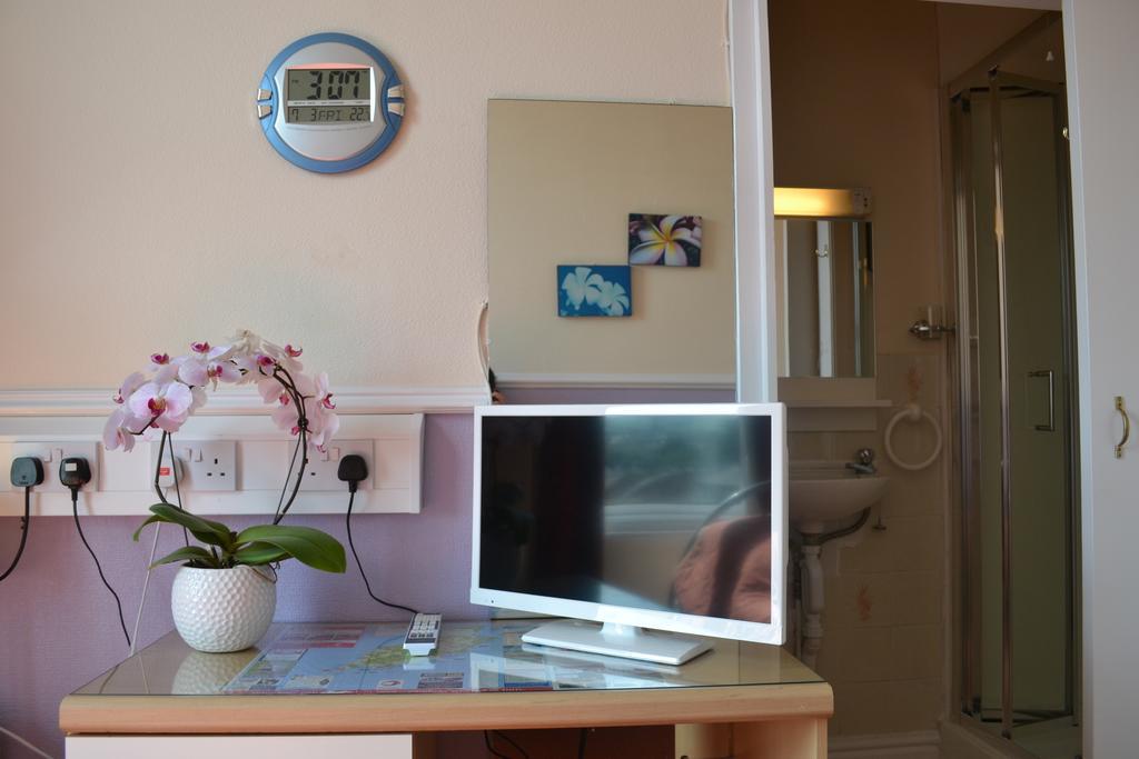 Adelphi Guest House ダグラス 部屋 写真